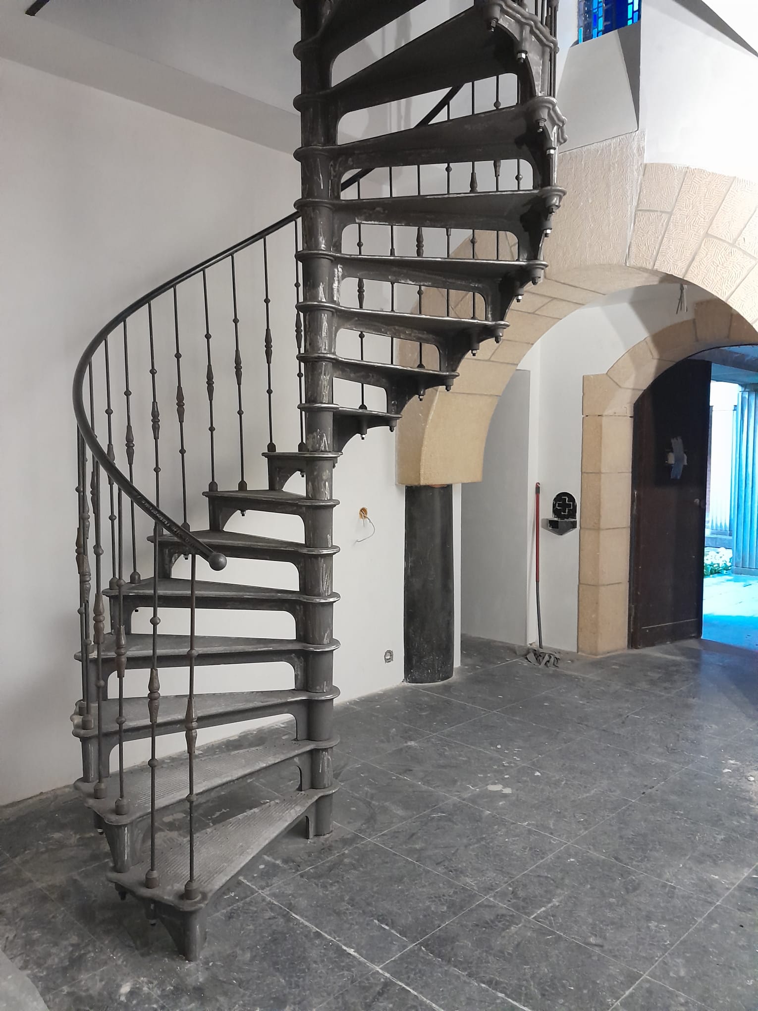 cast iron spiral staircase Paris Plus